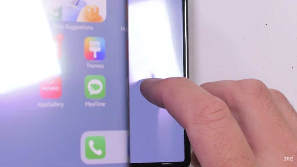 JerryRigEverything тества здравината на HUAWEI Mate XT – много крехко устройство