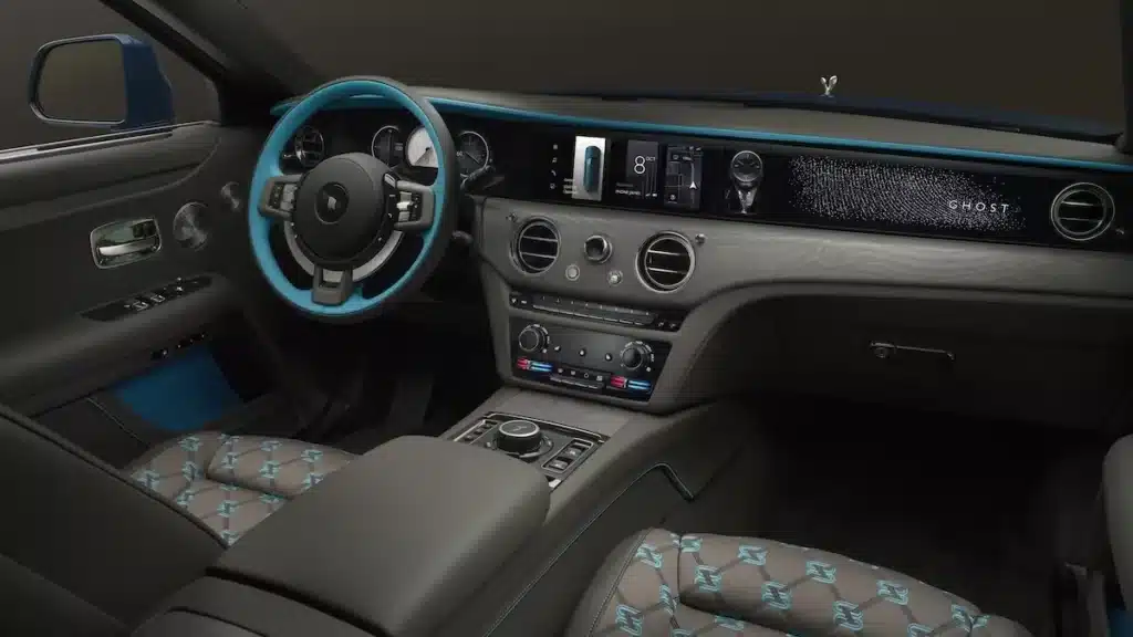 Rolls-Royce представи Ghost Series II: V12 бензинов двигател и огромен стъклен панел