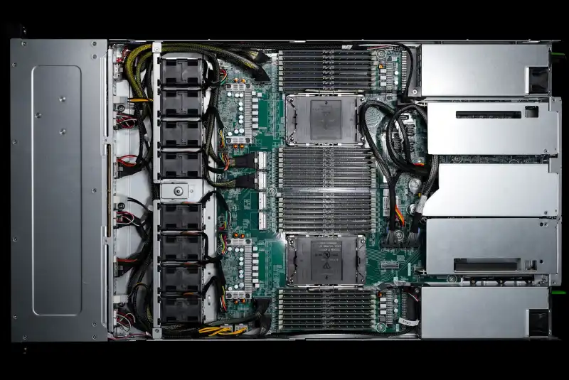 Selectel представи първите руски сървъри, базирани на Intel Xeon Sierra Forrest и Granite Rapids