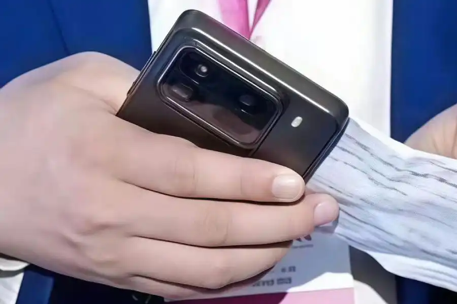 Първото изображение на Xiaomi 15 Pro в реални условия
