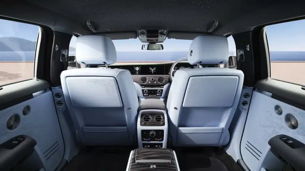 Rolls-Royce представи Ghost Series II: V12 бензинов двигател и огромен стъклен панел