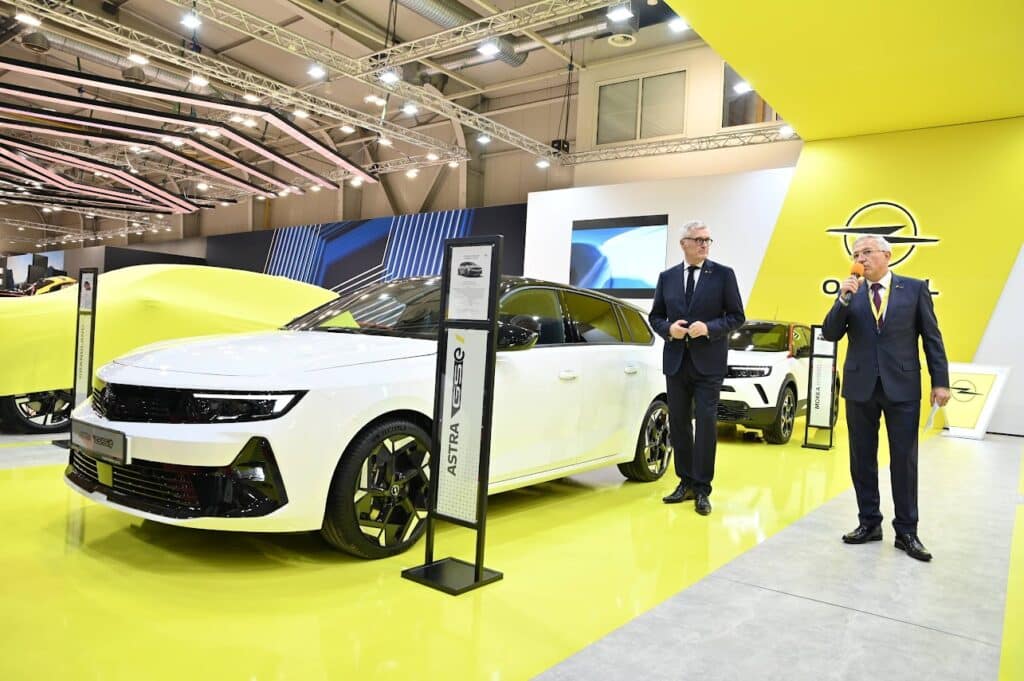 Автосалон София 2024: OPEL представя две електрифицирани премиери и нови възможности за електромобилност