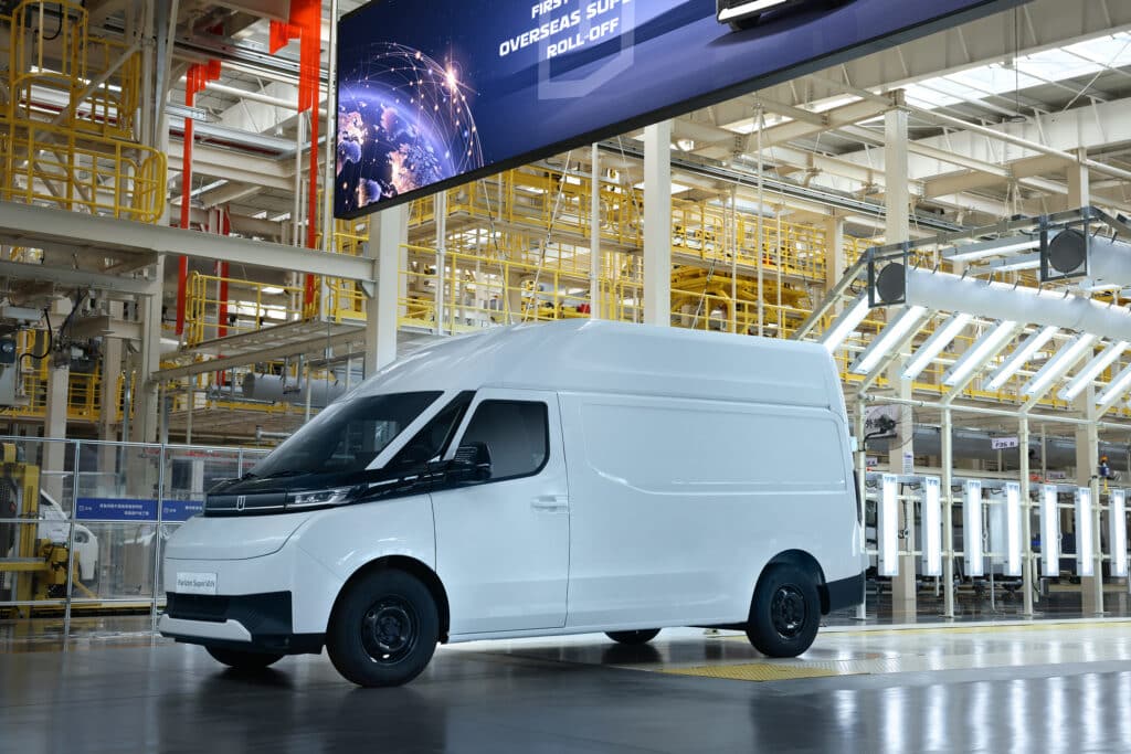 Geely дебютира на Автомобилен салон София 2024 с иновативни модели и специални цени за България