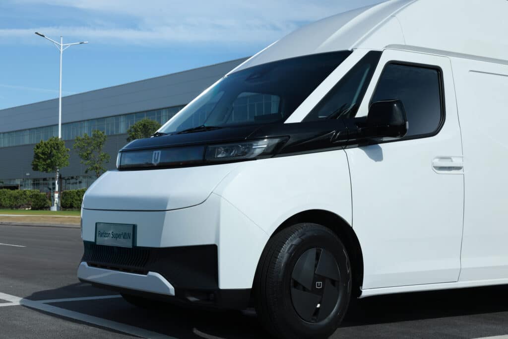 Geely дебютира на Автомобилен салон София 2024 с иновативни модели и специални цени за България