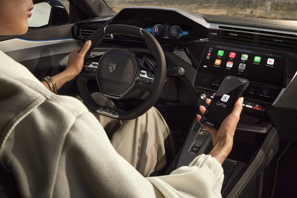 PEUGEOT представя новия E-408 – електрически фастбек с впечатляваща динамика и пробег от 453 км