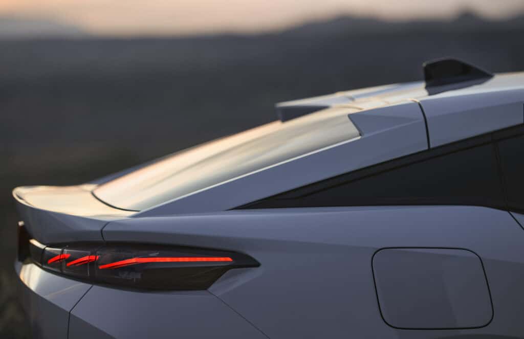 PEUGEOT представя новия E-408 – електрически фастбек с впечатляваща динамика и пробег от 453 км