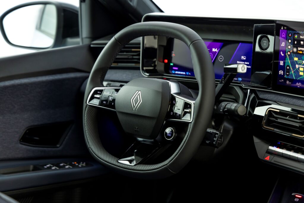 Renault 4 E-Tech Electric: Ретро-футуристичен дух за нова ера
