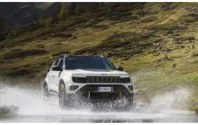 Jeep стартира поръчките за Avenger 4xe и специалното издание The North Face Edition