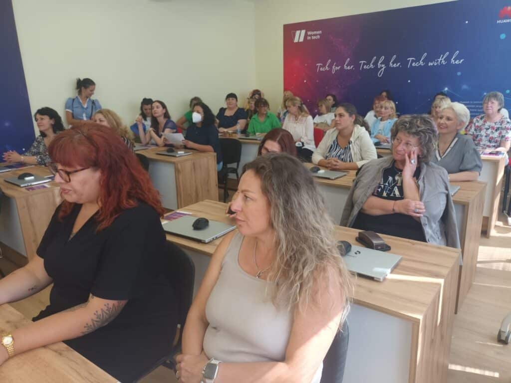 Започва петият курс от глобалната програма на Хуауей „Women in tech” за обучение на жени на основни цифрови умения