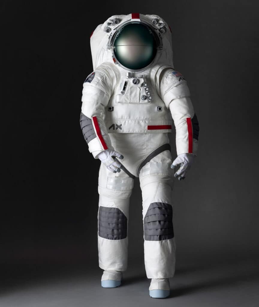 Axiom Space и Prada представиха следващото поколение лунен скафандър на НАСА