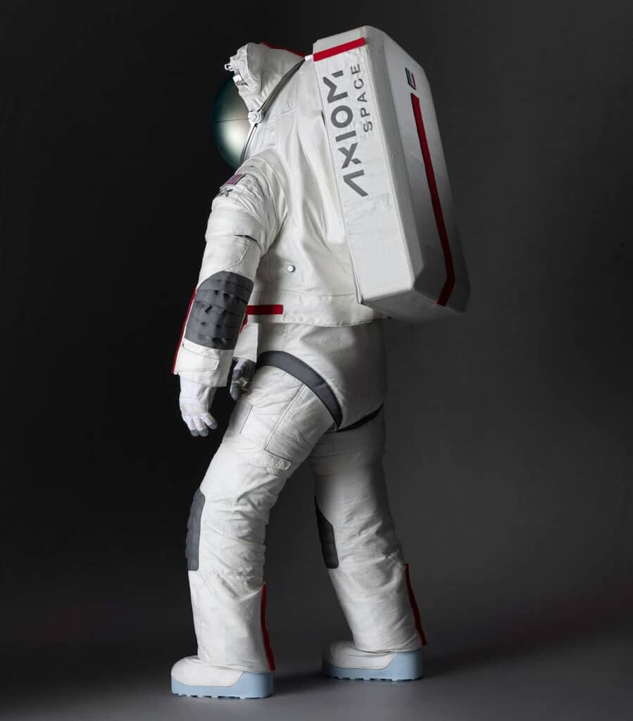 Axiom Space и Prada представиха следващото поколение лунен скафандър на НАСА