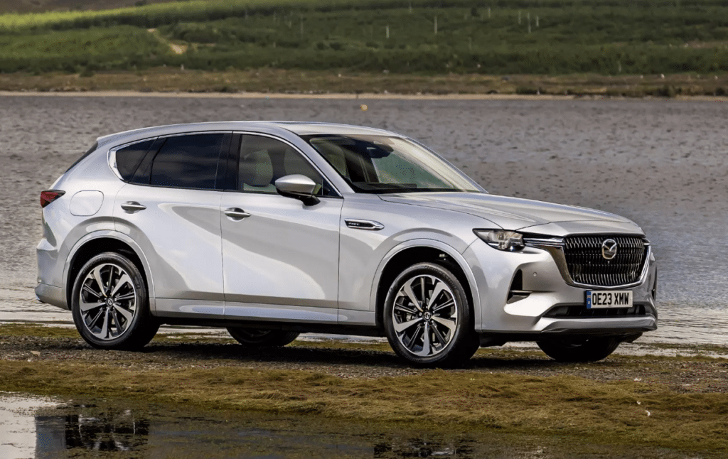 Кросоувърът Mazda CX-60 в Европа е претърпял промени: какви са те