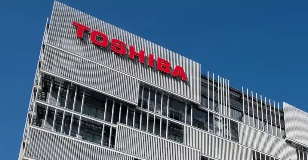 Toshiba пусна на пазара настолен компютър с вграден матричен принтер, който тежи почти 25 килограма