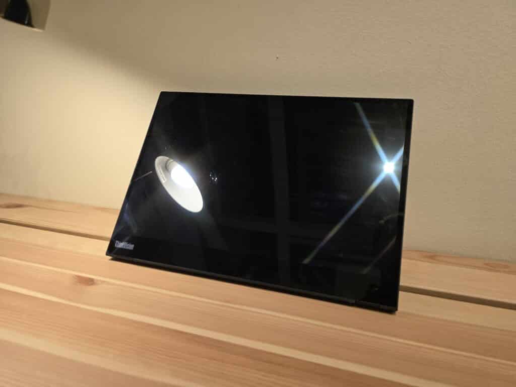 Lenovo Think Vision M14t Gen 2: Най-добрият помощник за мобилна продуктивност