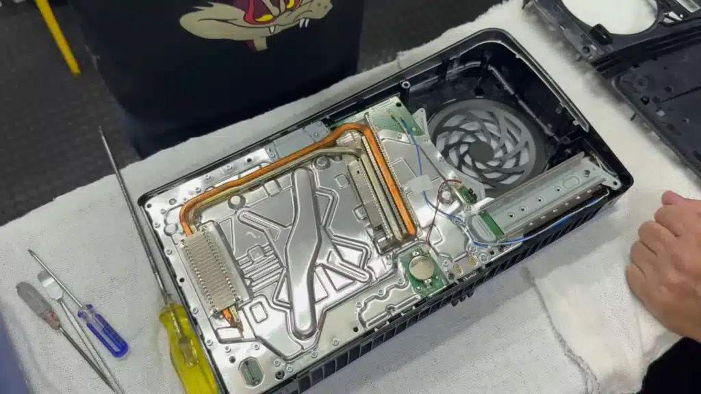 Оказва се, че PlayStation 5 Pro има 2 GB скрита памет: появиха се пълните спецификации преди началото на продажбите
