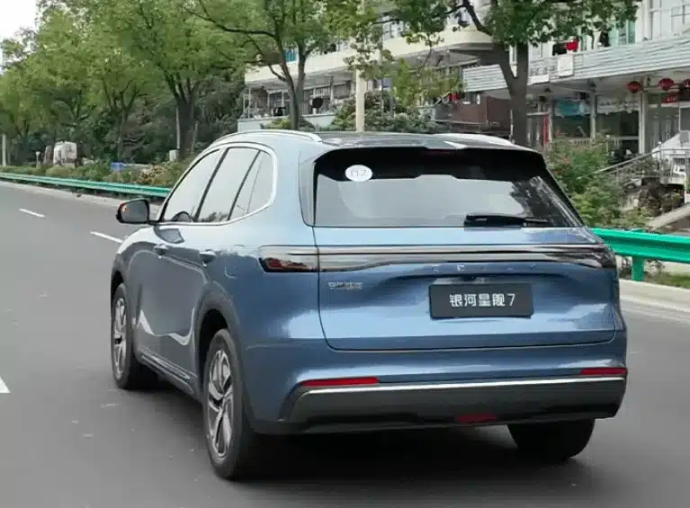 Geely Galaxy представи хибридния кросоувър Starship 7 с пробег 1430 км