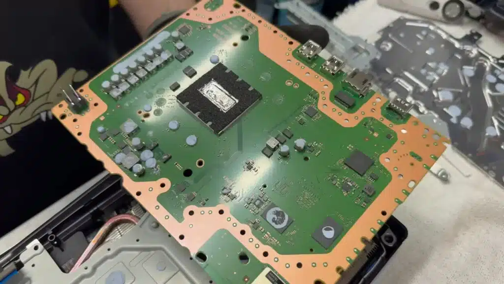 Оказва се, че PlayStation 5 Pro има 2 GB скрита памет: появиха се пълните спецификации преди началото на продажбите