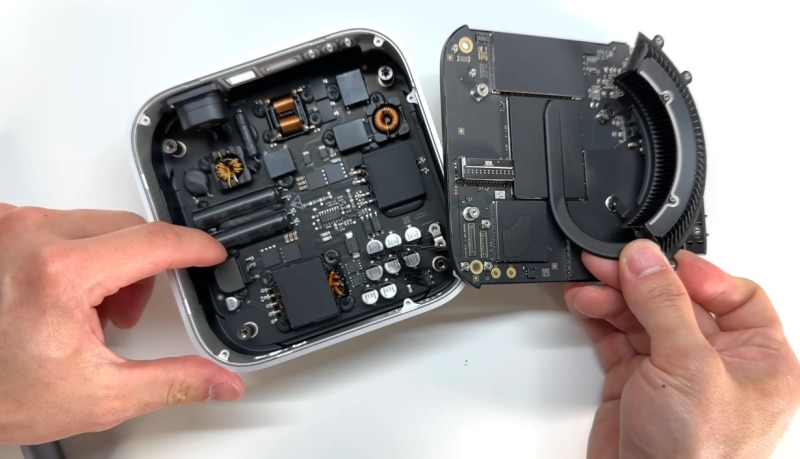 Ентусиасти разглобиха новия Apple Mac Mini – компактният компютър е получил сменяем SSD