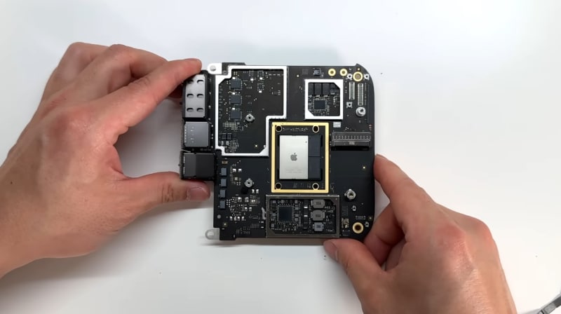 Ентусиасти разглобиха новия Apple Mac Mini – компактният компютър е получил сменяем SSD