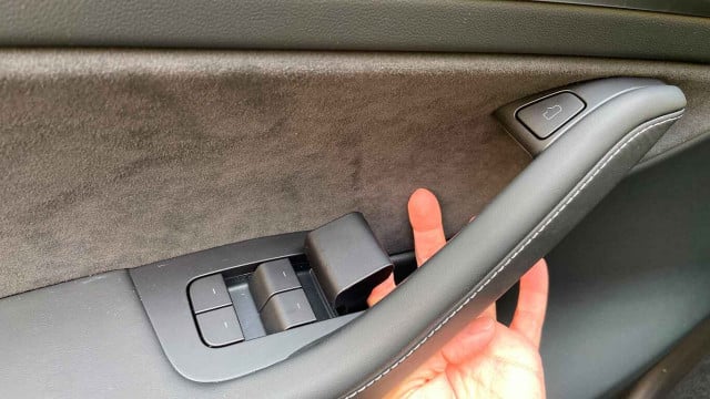 Трагедия в Канада: Четирима загинали в Tesla Model Y заради сложния механизъм за отваряне на вратите