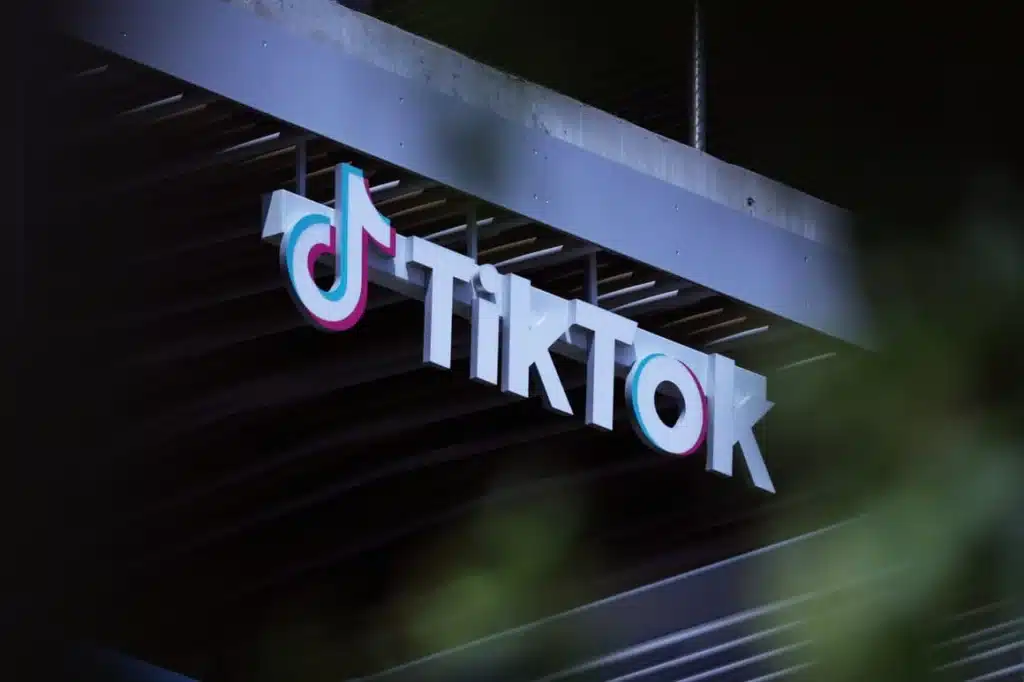 ЕС заплаши TikTok с проверка заради ролята му в румънските избори