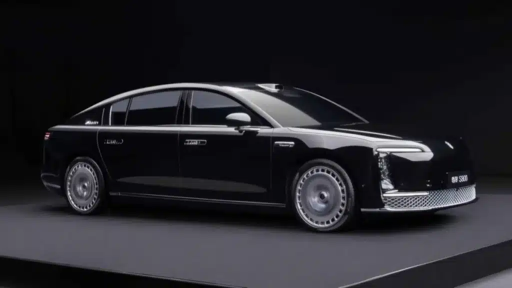 Mercedes-Maybach и Rolls-Royce, отстъпете: Huawei представи луксозния електрически седан Maextro S800 клас D+ на цена от 124,3 хил. евро.