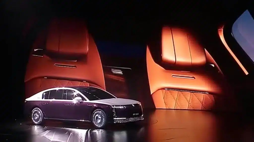 Mercedes-Maybach и Rolls-Royce, отстъпете: Huawei представи луксозния електрически седан Maextro S800 клас D+ на цена от 124,3 хил. евро.