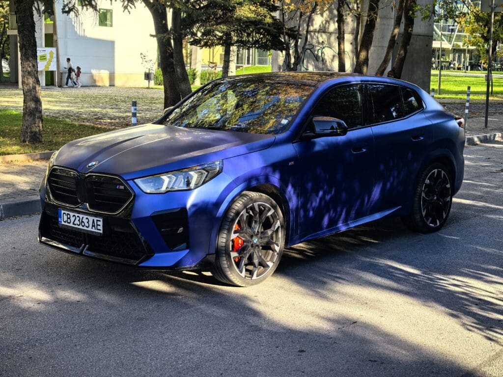 BMW X2 M35i и iX2: Битката между мощния бензин и тихата електрическа революция