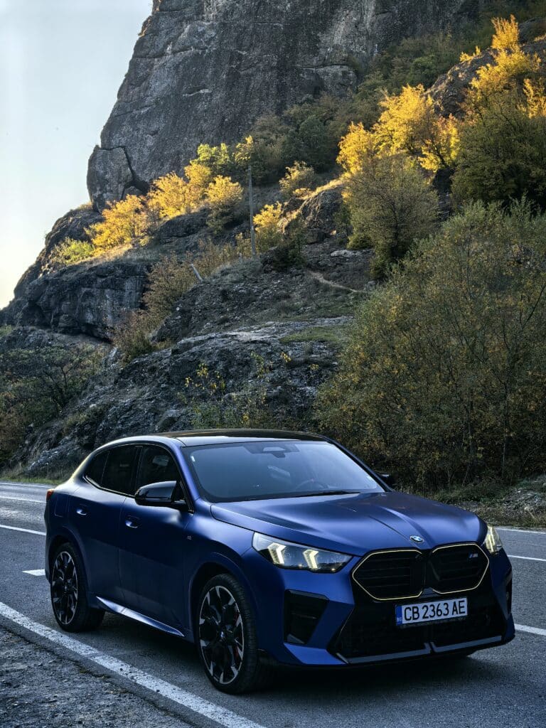 BMW X2 M35i и iX2: Битката между мощния бензин и тихата електрическа революция