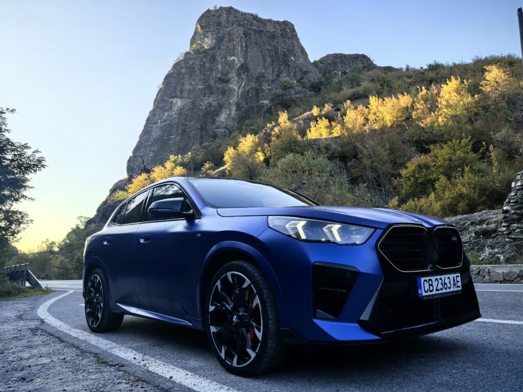 BMW X2 M35i и iX2: Битката между мощния бензин и тихата електрическа революция
