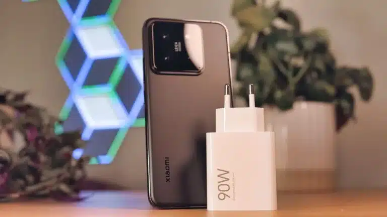 Xiaomi 15 срещу Xiaomi 14: Какво е новото в тазгодишния базов флагман на марката