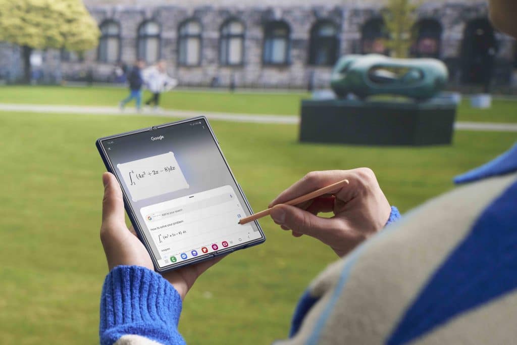 Празнувайте Коледа със стил: най-добрите подаръци от Samsung за вашите любими хора!