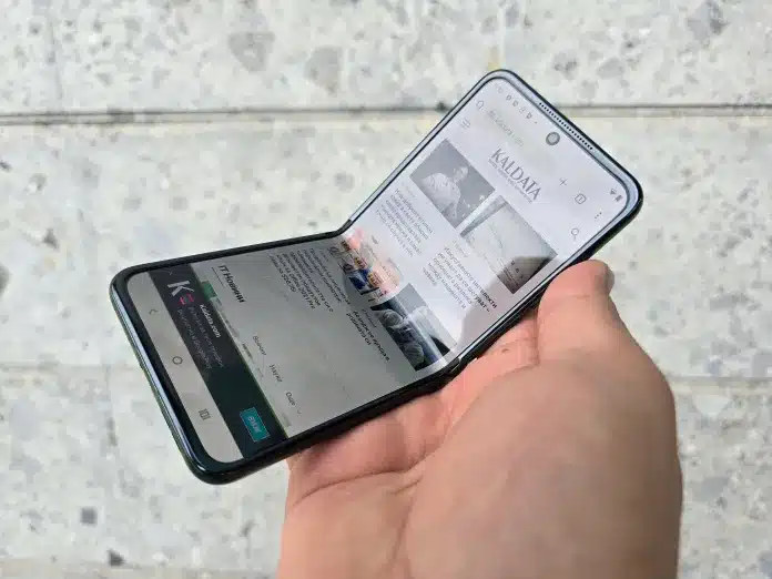 Еволюцията на сгъваемите смартфони: Как се промениха те през последните 5 години