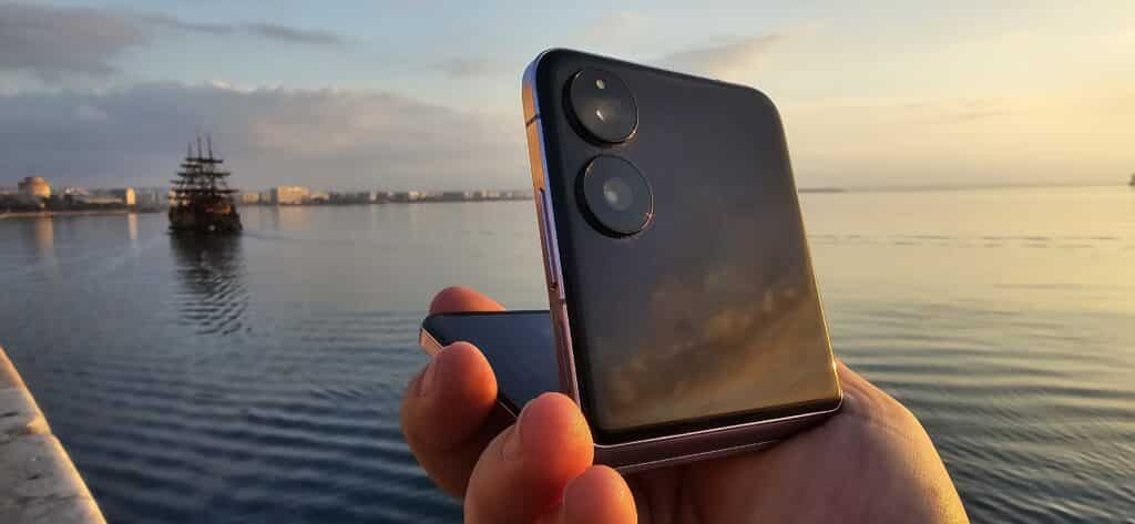 Xiaomi Mix Flip: Компактен, стилен и неочаквано мощен