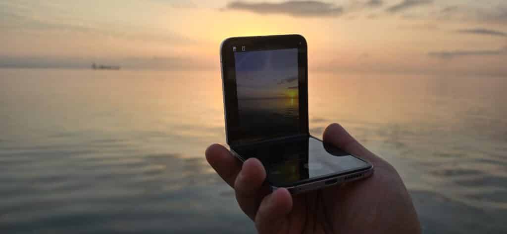 Xiaomi Mix Flip: Компактен, стилен и неочаквано мощен