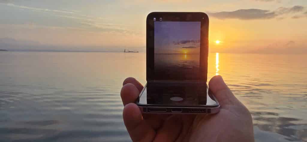 Xiaomi Mix Flip: Компактен, стилен и неочаквано мощен