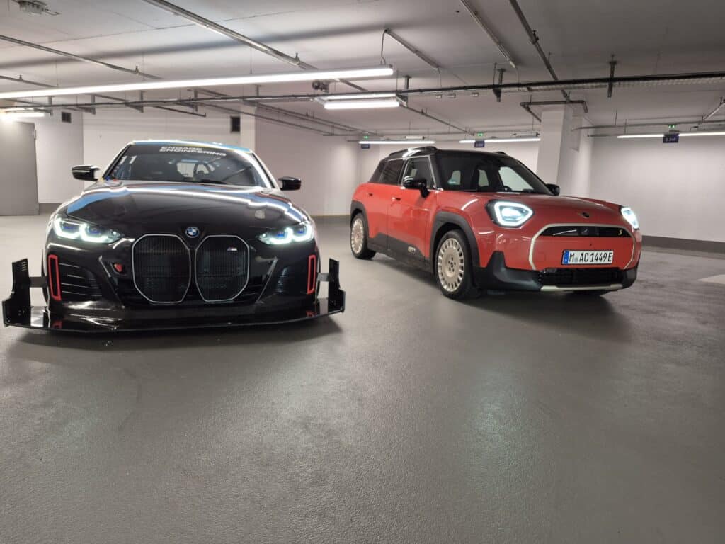Видяхме на живо „Elsa“ – уникален електромобил, единственият състезателен BMW i4 в света