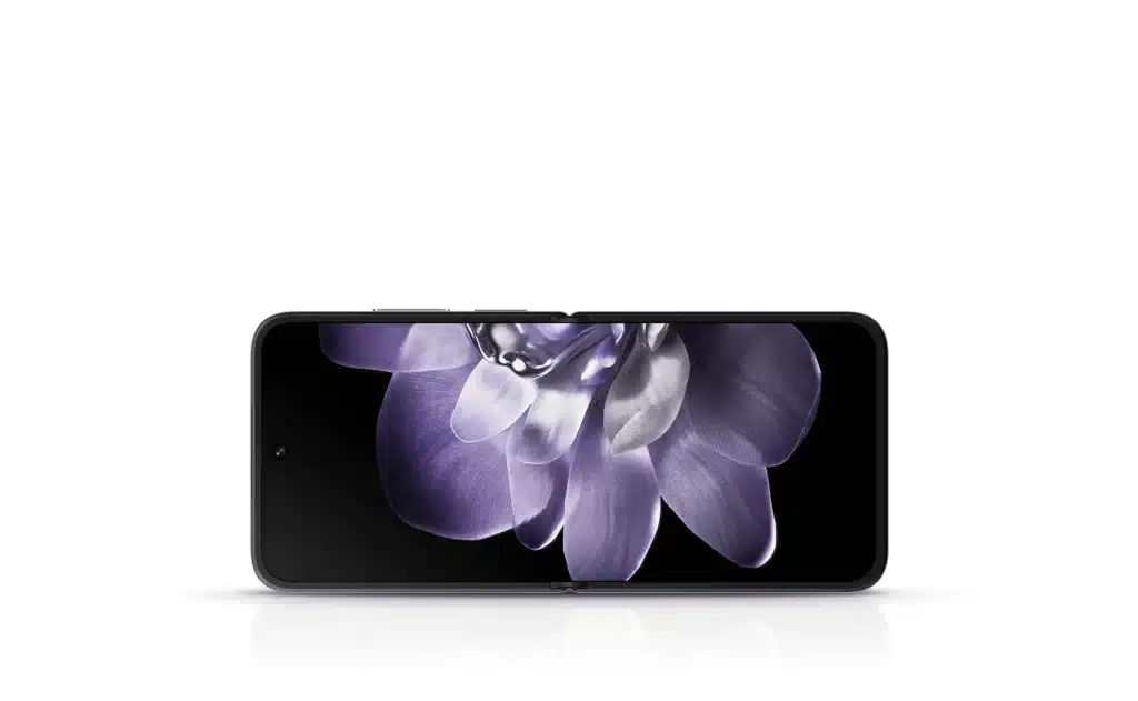 Xiaomi Mix Flip: Компактен, стилен и неочаквано мощен
