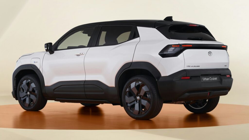 Toyota анонсира компактния електрически кросоувър Urban Cruiser – различен вариант на двигателя и батериите и сходство със Suzuki e-Vitara