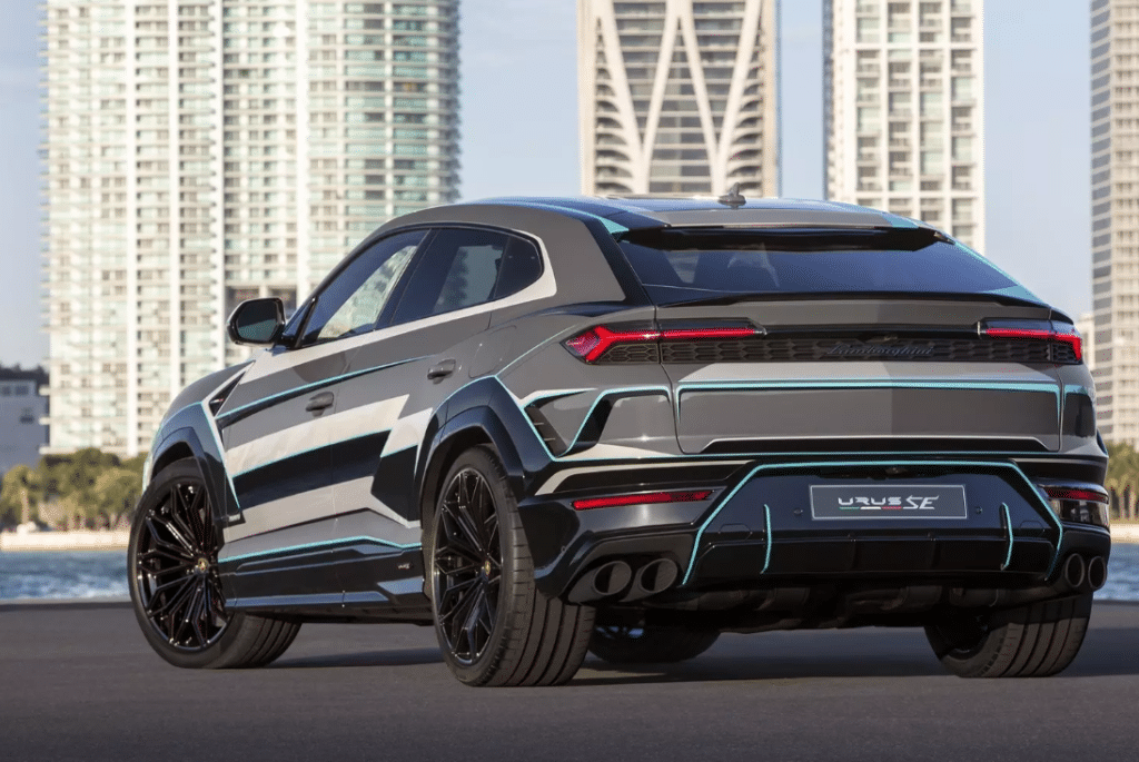 Хибридният кросоувър Lamborghini Urus получи версия в стил Маями