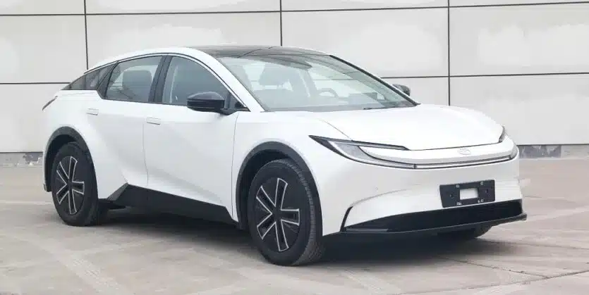 Toyota bZ3C: електрически кросоувър с пробег 630 км и автопилот, базиран на лидар и изкуствен интелект