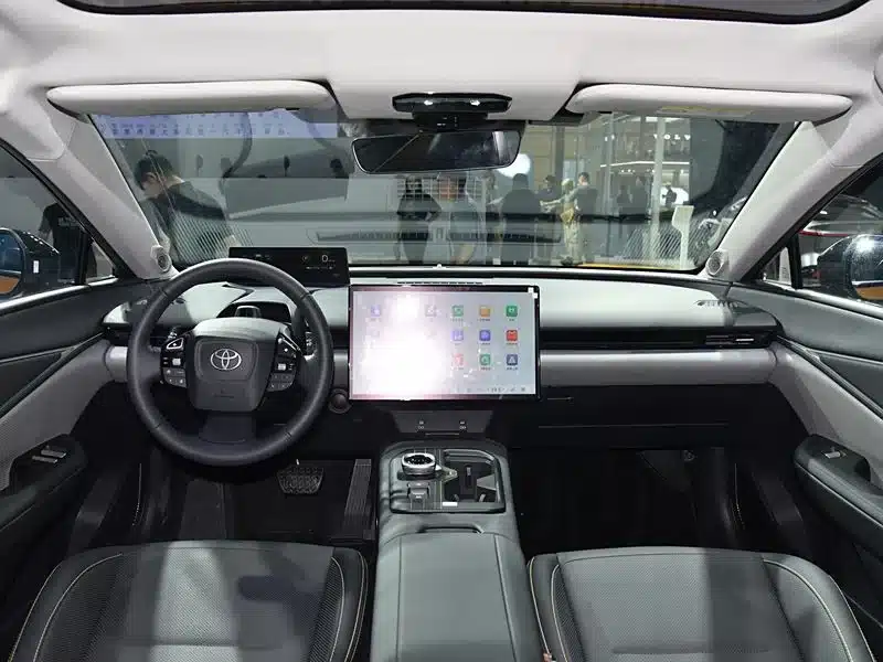 Toyota bZ3C: електрически кросоувър с пробег 630 км и автопилот, базиран на лидар и изкуствен интелект