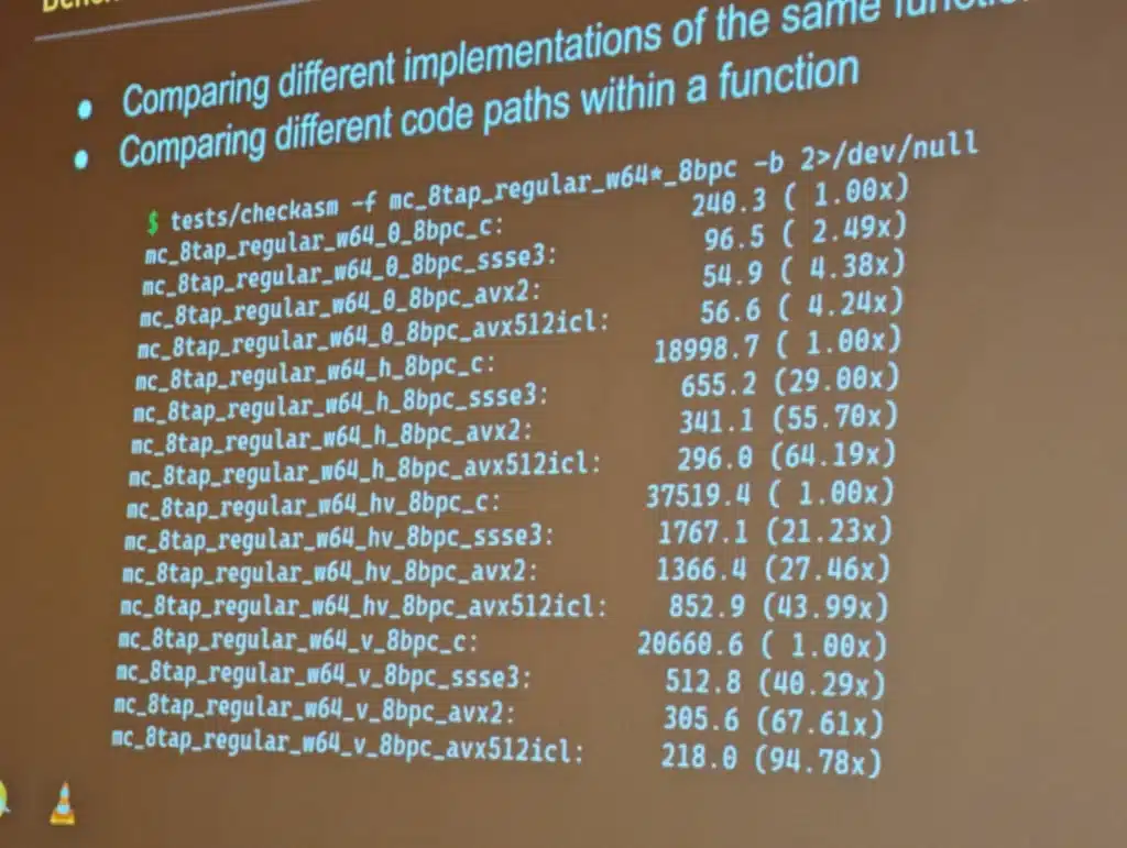 Десктоп компютърът: Незаменим инструмент в ерата на смартфоните