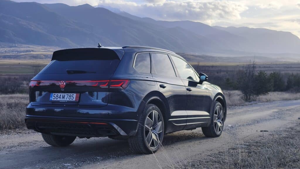 Volkswagen Touareg R: Кралят на снежните пътища и модерната технология