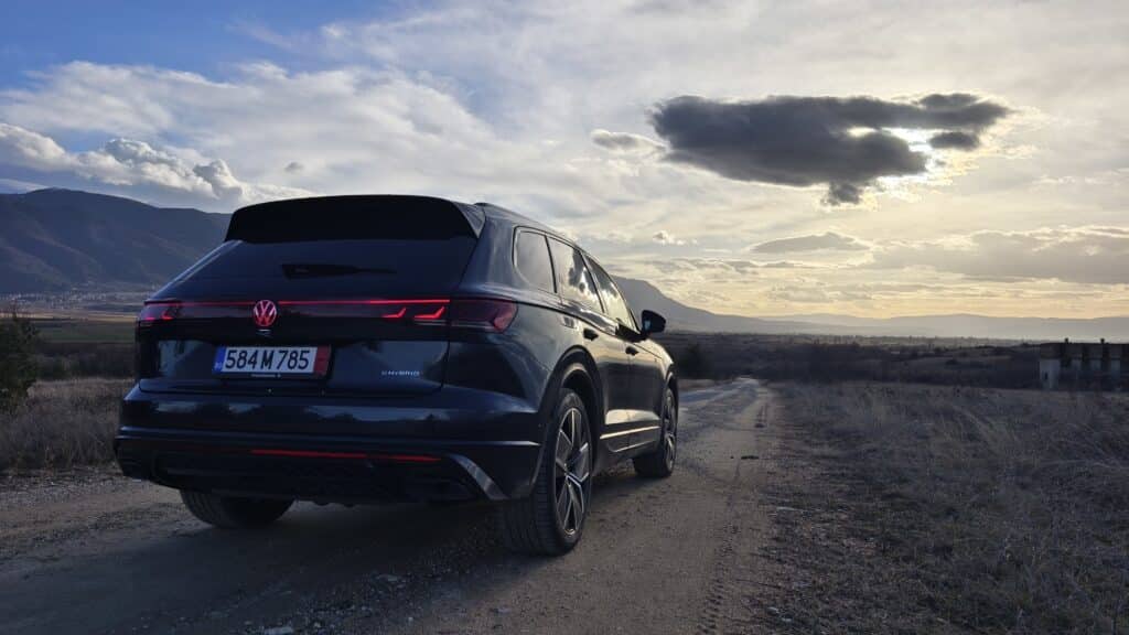 Volkswagen Touareg R: Кралят на снежните пътища и модерната технология