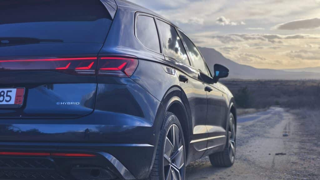 Volkswagen Touareg R: Кралят на снежните пътища и модерната технология