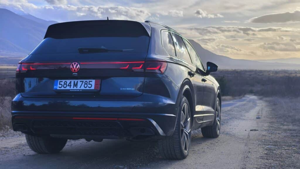 Volkswagen Touareg R: Кралят на снежните пътища и модерната технология