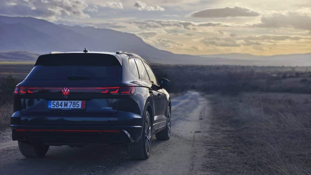 Volkswagen Touareg R: Кралят на снежните пътища и модерната технология