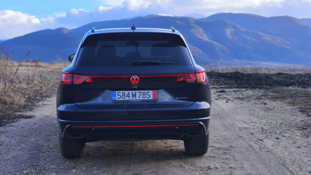 Volkswagen Touareg R: Кралят на снежните пътища и модерната технология