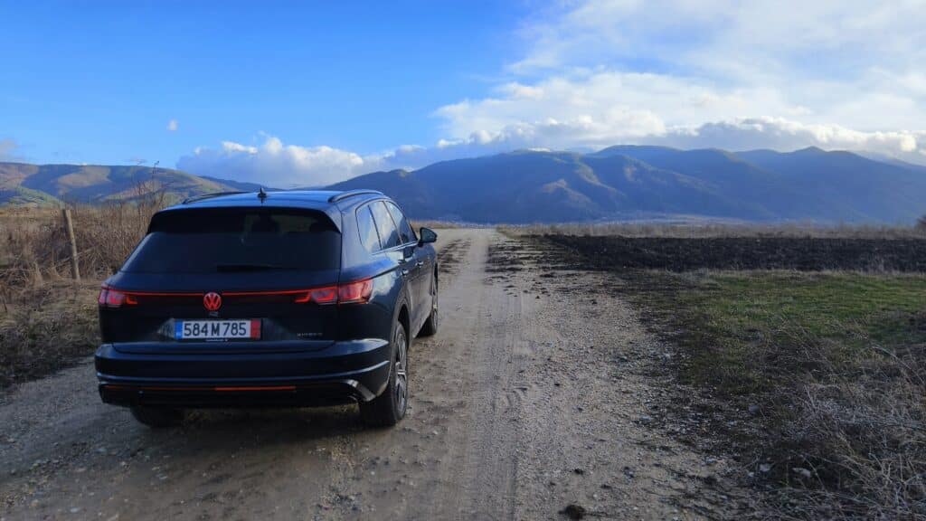 Volkswagen Touareg R: Кралят на снежните пътища и модерната технология